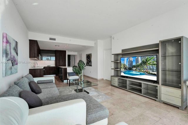 88 SW 7th St 2106, Miami, FL 33130