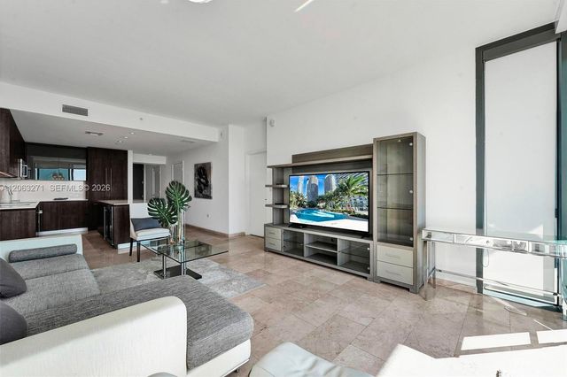 88 SW 7th St 2106, Miami, FL 33130