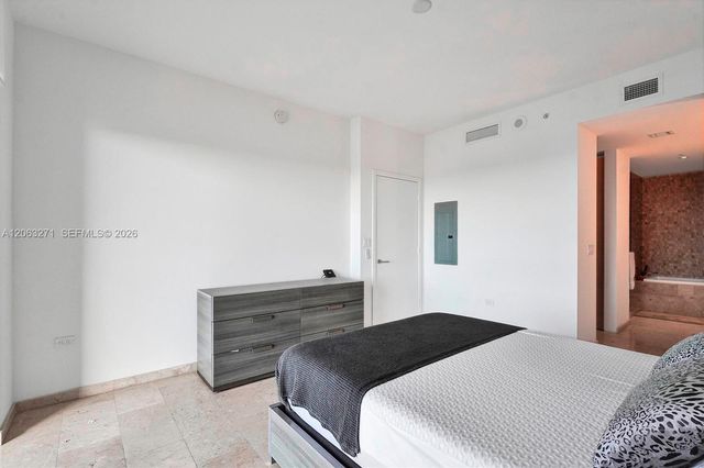 88 SW 7th St 2106, Miami, FL 33130