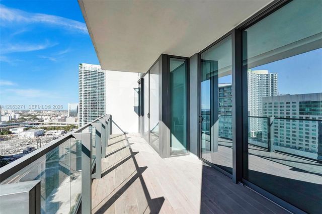 88 SW 7th St 2106, Miami, FL 33130