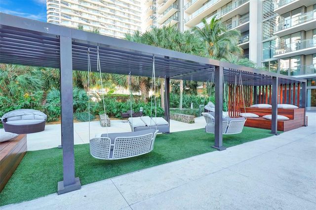 88 SW 7th St 2106, Miami, FL 33130