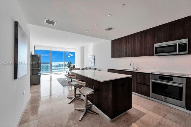 88 SW 7th St 2106, Miami, FL 33130