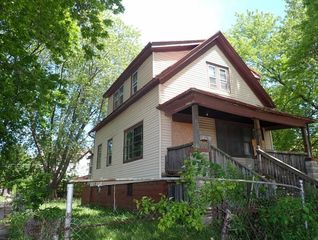 2532 W Lloyd STREET, Milwaukee, WI 53205