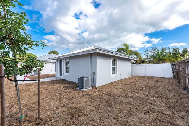 3246 SE Jefferson Street, Stuart, FL 34997