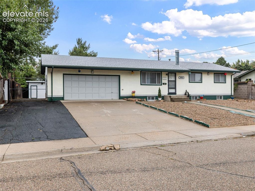 3950 Fairfield Lane, Pueblo, CO 81005 — exterior