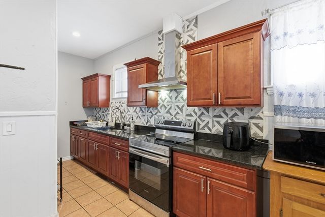 35 Algonquin St, Boston, MA 02124