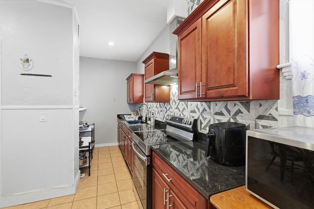 35 Algonquin St, Boston, MA 02124