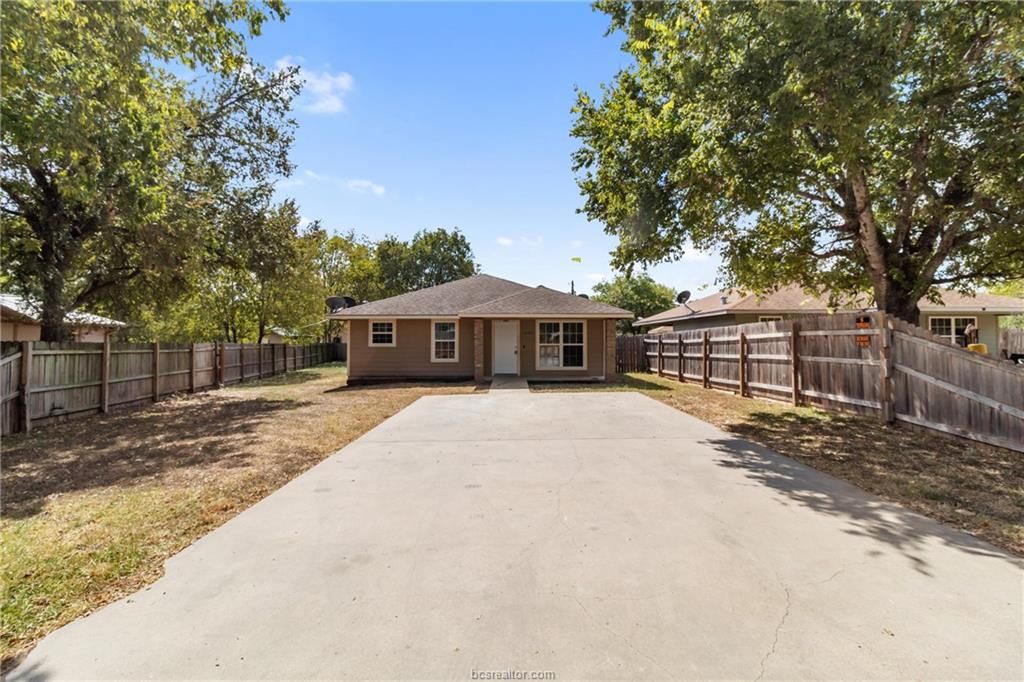 1205 Thompson Street, Bryan, TX 77803
