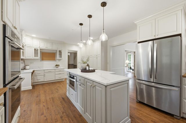 414 N Bragg Avenue, Lookout Mountain, TN 37350