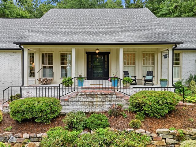 414 N Bragg Avenue, Lookout Mountain, TN 37350