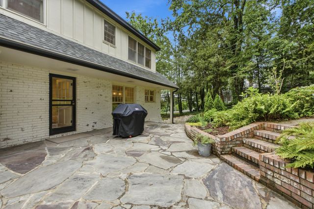 414 N Bragg Avenue, Lookout Mountain, TN 37350