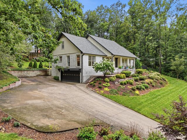 414 N Bragg Avenue, Lookout Mountain, TN 37350
