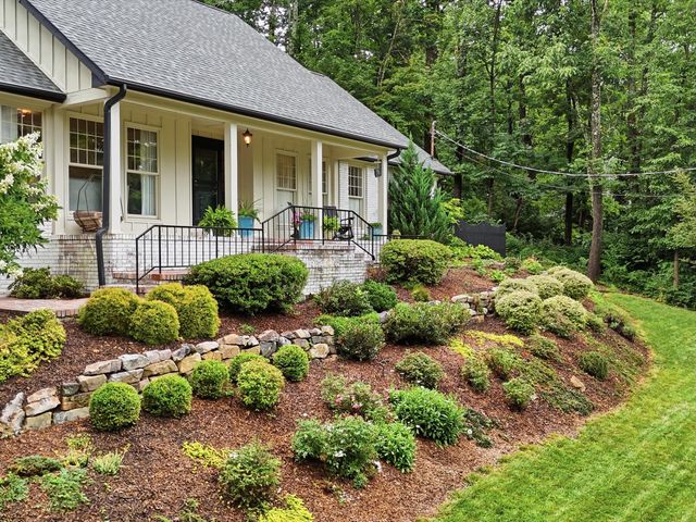 414 N Bragg Avenue, Lookout Mountain, TN 37350