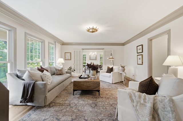414 N Bragg Avenue, Lookout Mountain, TN 37350