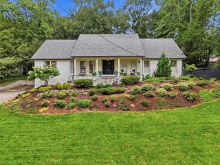 414 N Bragg Avenue, Lookout Mountain, TN 37350