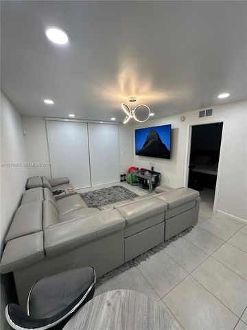 7401 NW 16th St 407, Plantation, FL 33313