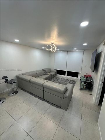 7401 NW 16th St 407, Plantation, FL 33313