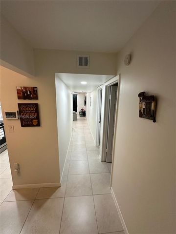 7401 NW 16th St 407, Plantation, FL 33313