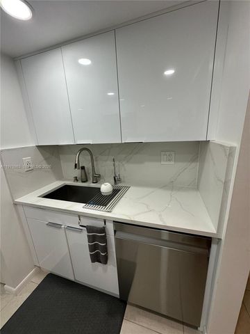 7401 NW 16th St 407, Plantation, FL 33313