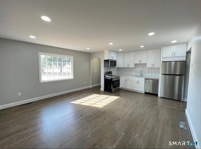 270 East Street, Plainville, CT 06062