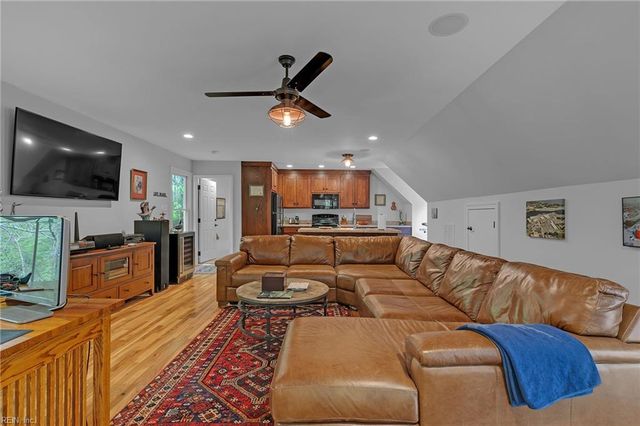 145 Paddys CT, Port Haywood, VA 23138