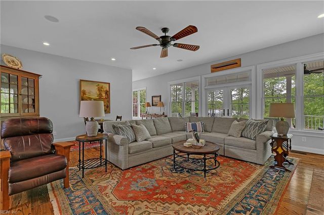 145 Paddys CT, Port Haywood, VA 23138