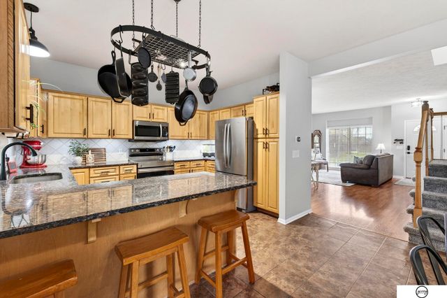 1003 Valleyview Drive, Papillion, NE 68046