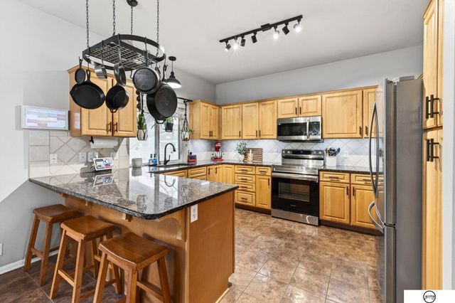 1003 Valleyview Drive, Papillion, NE 68046