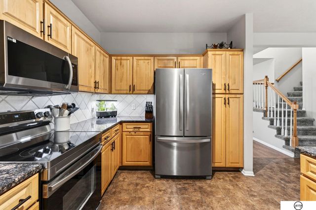 1003 Valleyview Drive, Papillion, NE 68046