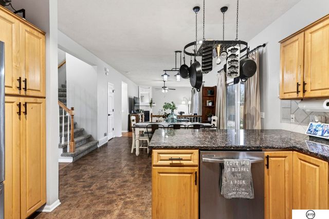 1003 Valleyview Drive, Papillion, NE 68046