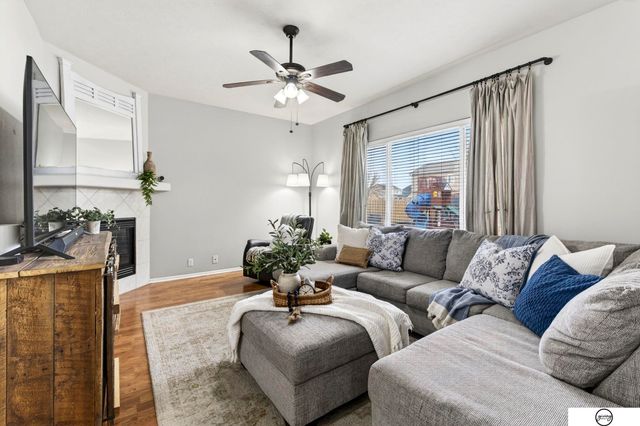 1003 Valleyview Drive, Papillion, NE 68046