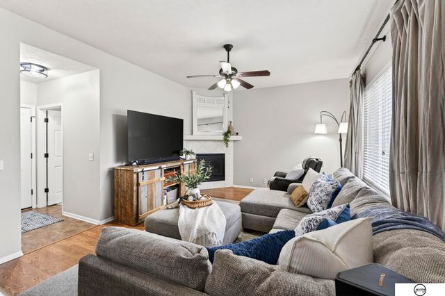 1003 Valleyview Drive, Papillion, NE 68046