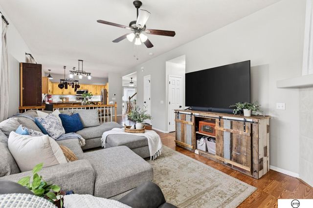 1003 Valleyview Drive, Papillion, NE 68046