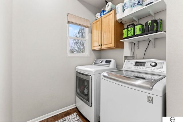 1003 Valleyview Drive, Papillion, NE 68046