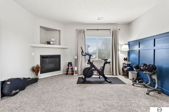 1003 Valleyview Drive, Papillion, NE 68046