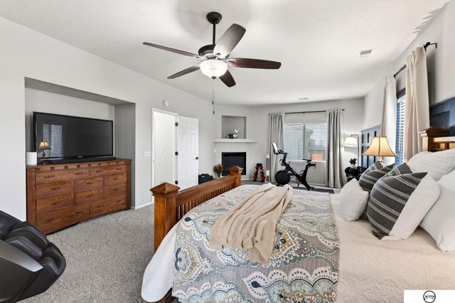 1003 Valleyview Drive, Papillion, NE 68046