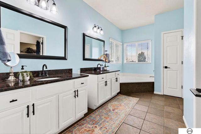 1003 Valleyview Drive, Papillion, NE 68046