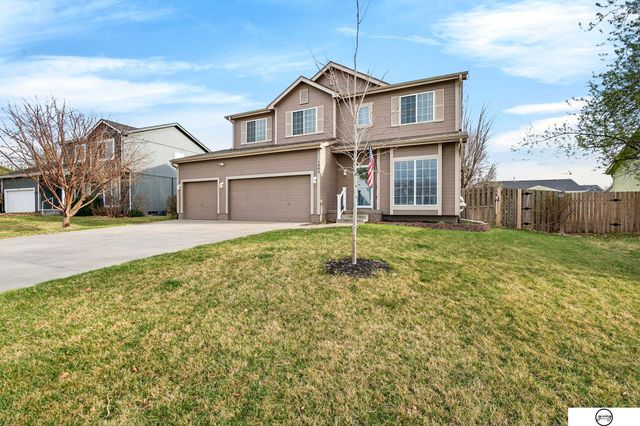 1003 Valleyview Drive, Papillion, NE 68046