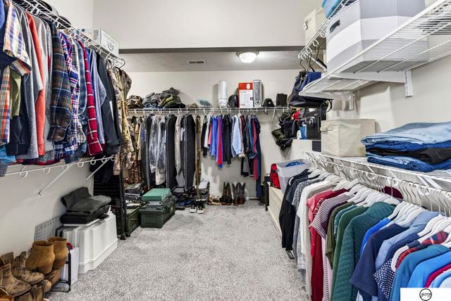 1003 Valleyview Drive, Papillion, NE 68046