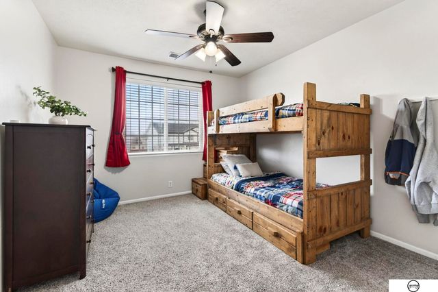 1003 Valleyview Drive, Papillion, NE 68046