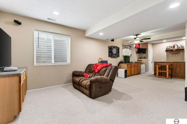 1003 Valleyview Drive, Papillion, NE 68046