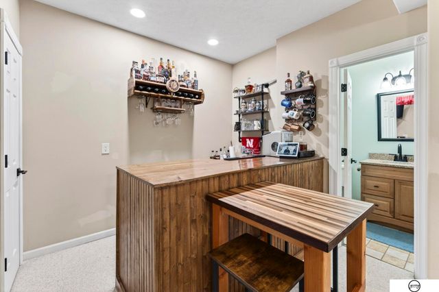 1003 Valleyview Drive, Papillion, NE 68046