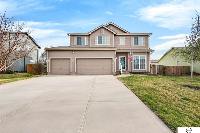 1003 Valleyview Drive, Papillion, NE 68046