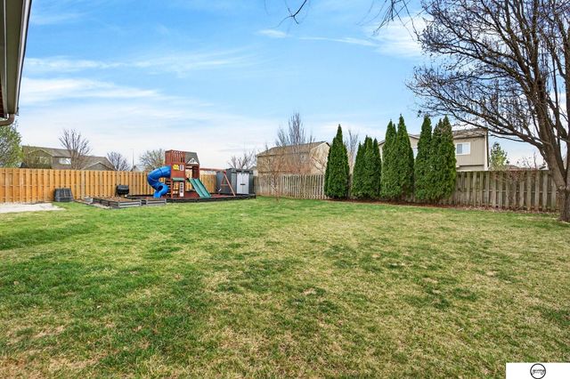 1003 Valleyview Drive, Papillion, NE 68046