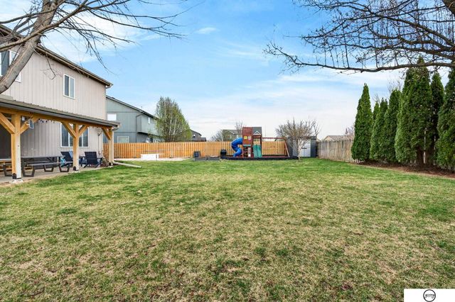 1003 Valleyview Drive, Papillion, NE 68046