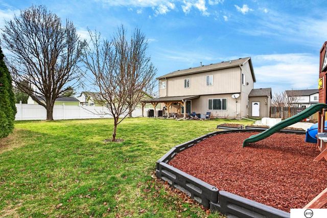 1003 Valleyview Drive, Papillion, NE 68046