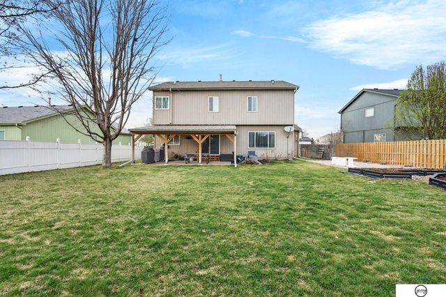 1003 Valleyview Drive, Papillion, NE 68046