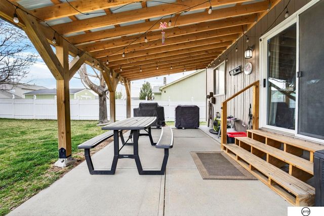 1003 Valleyview Drive, Papillion, NE 68046