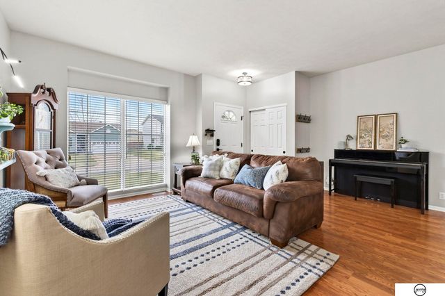 1003 Valleyview Drive, Papillion, NE 68046