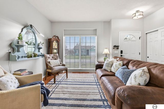 1003 Valleyview Drive, Papillion, NE 68046